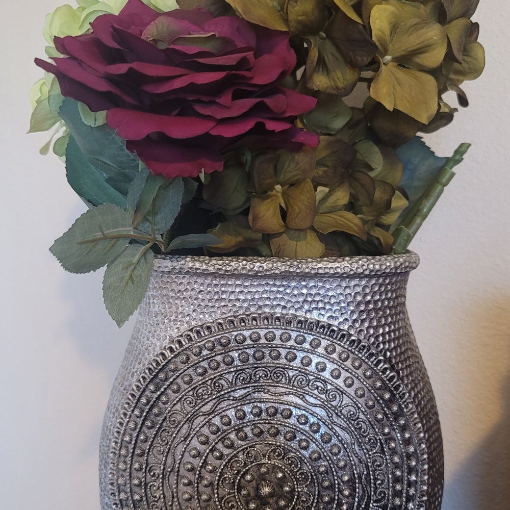 NEW! Nicole Miller Silver Textured Resin Bathroom Trash Can / Decorative Vase +